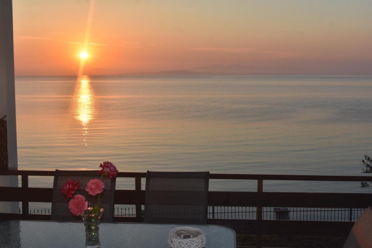 Paradiso Del Mare On The Beach By "Elite" Plános 外观 照片